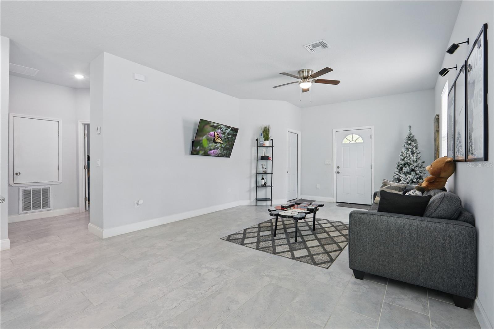 Image 5 of 26 For 2618 Sidney Avenue