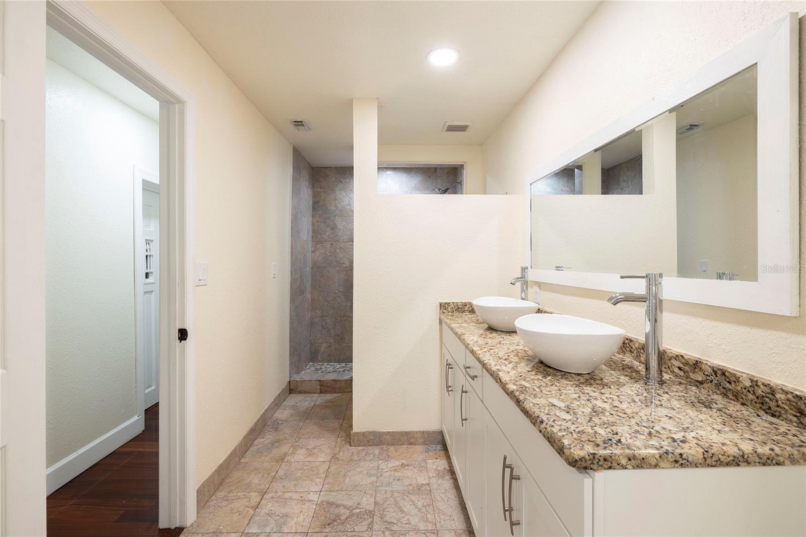 Image 10 of 16 For 2711 Parkland Drive