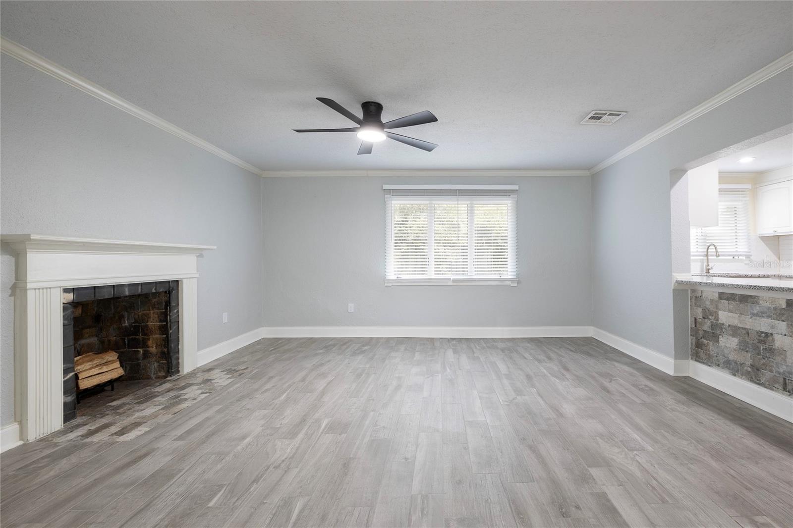 Image 4 of 16 For 2711 Parkland Drive