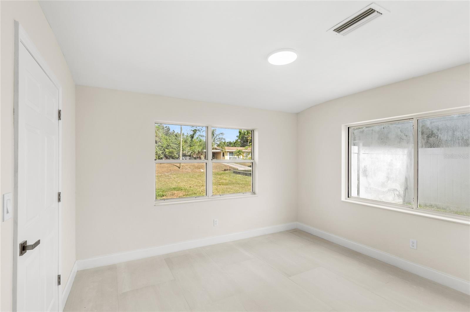 Image 21 of 43 For 4604 Shore Road
