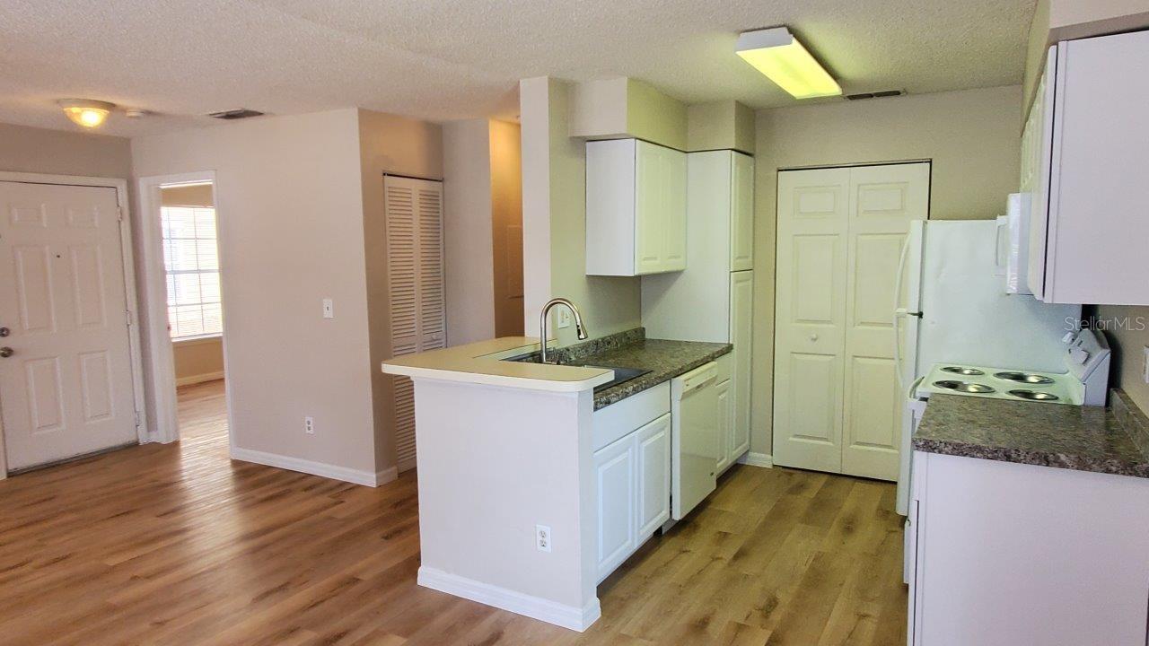 Image 13 of 35 For 1071 S Hiawassee Rd  1211