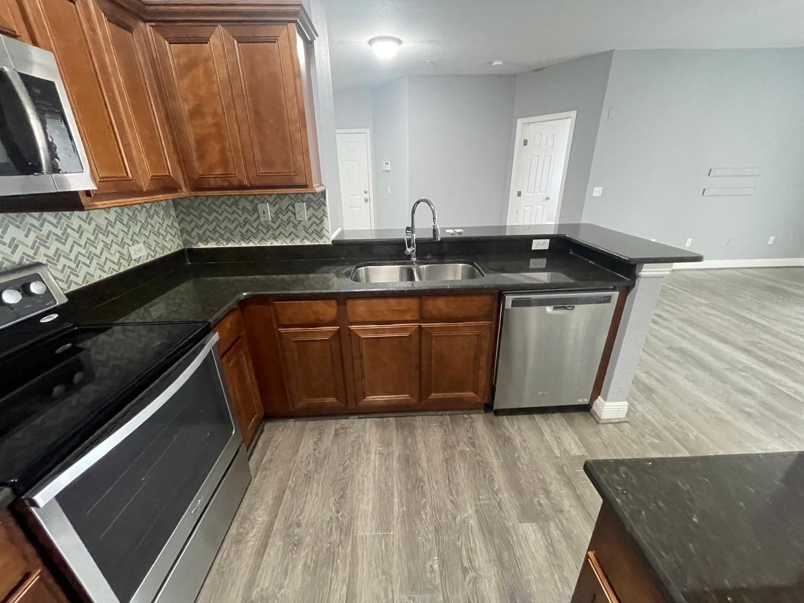 Image 8 of 48 For 2537 Maitland Crossing Way 207