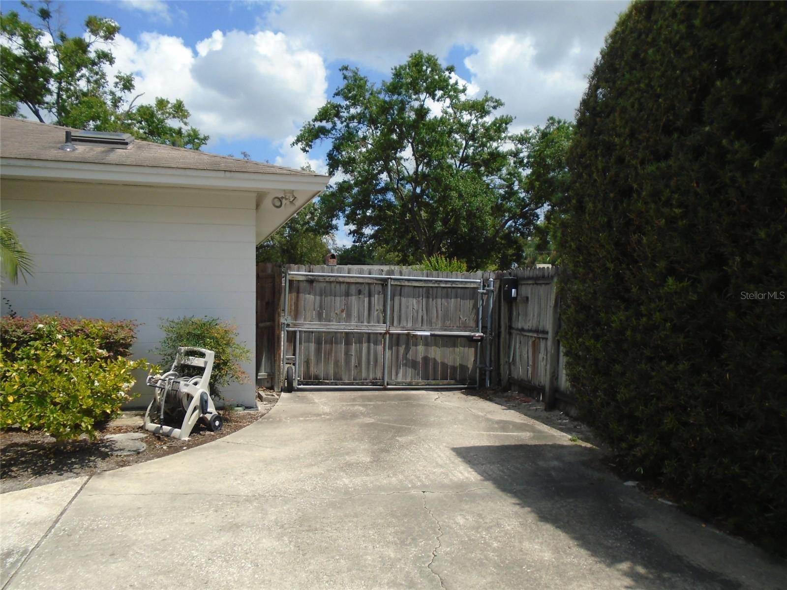 Image 18 of 21 For 2430 Deloraine Trail