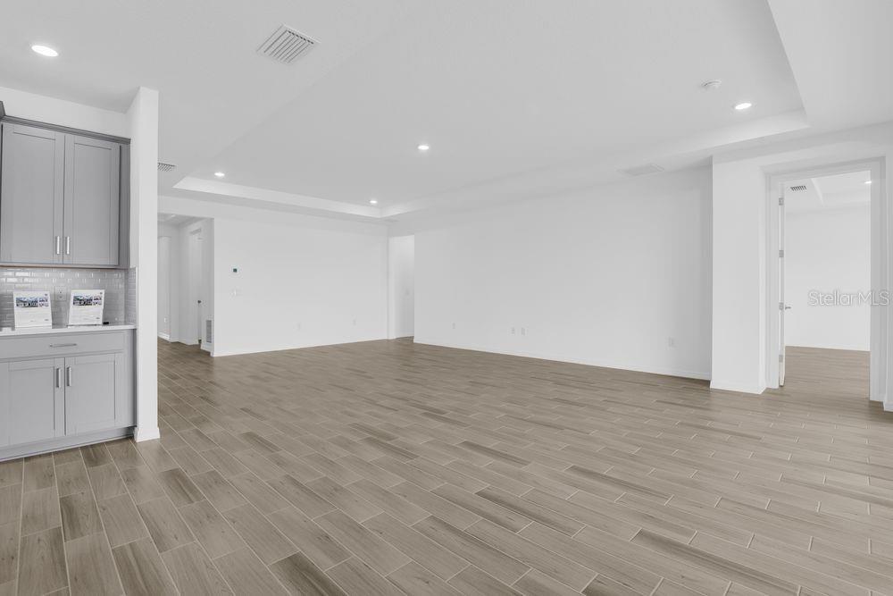 Image 17 of 52 For 861 Junonia Boulevard