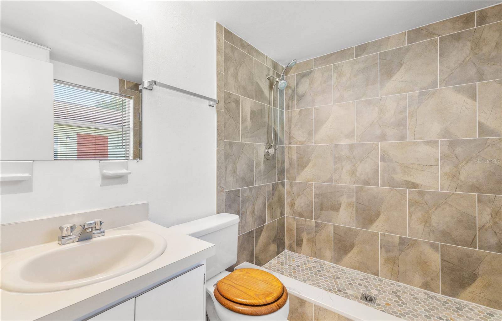 Image 15 of 31 For 604 Oxalis Avenue