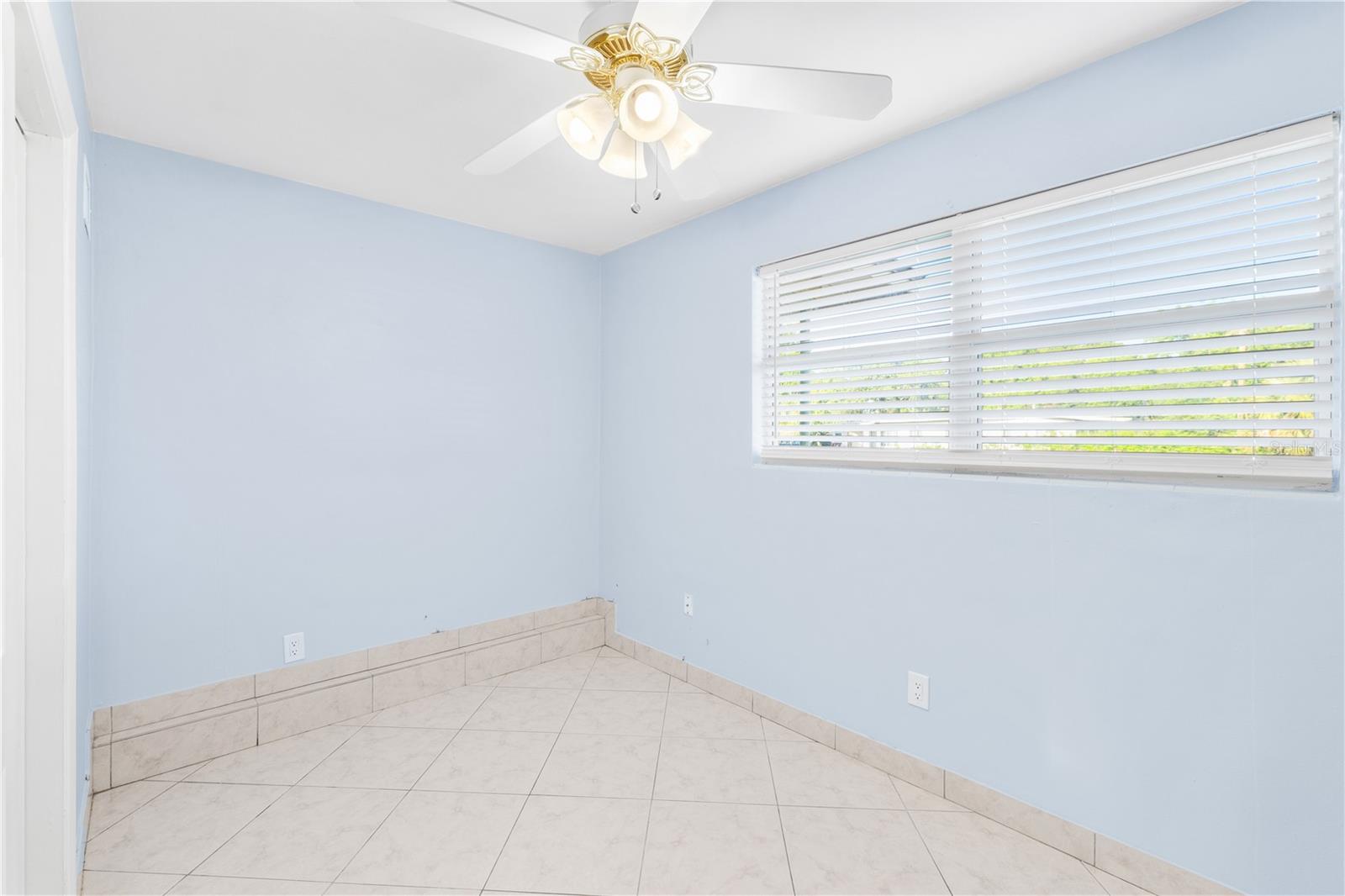 Image 23 of 31 For 604 Oxalis Avenue