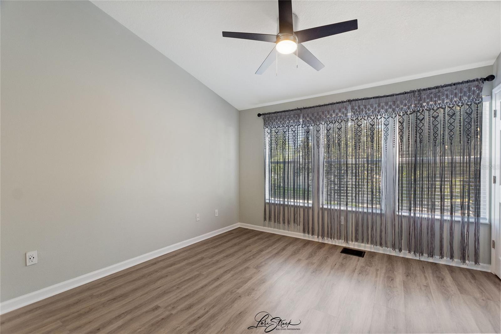 Image 16 of 31 For 1178 Vineland Pl  1178