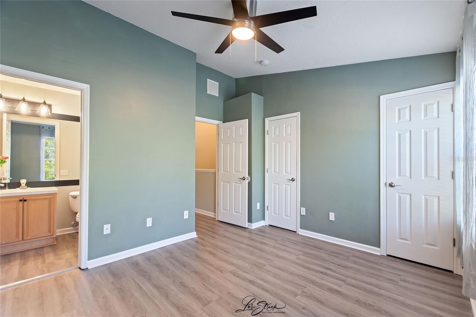 Image 19 of 31 For 1178 Vineland Pl  1178