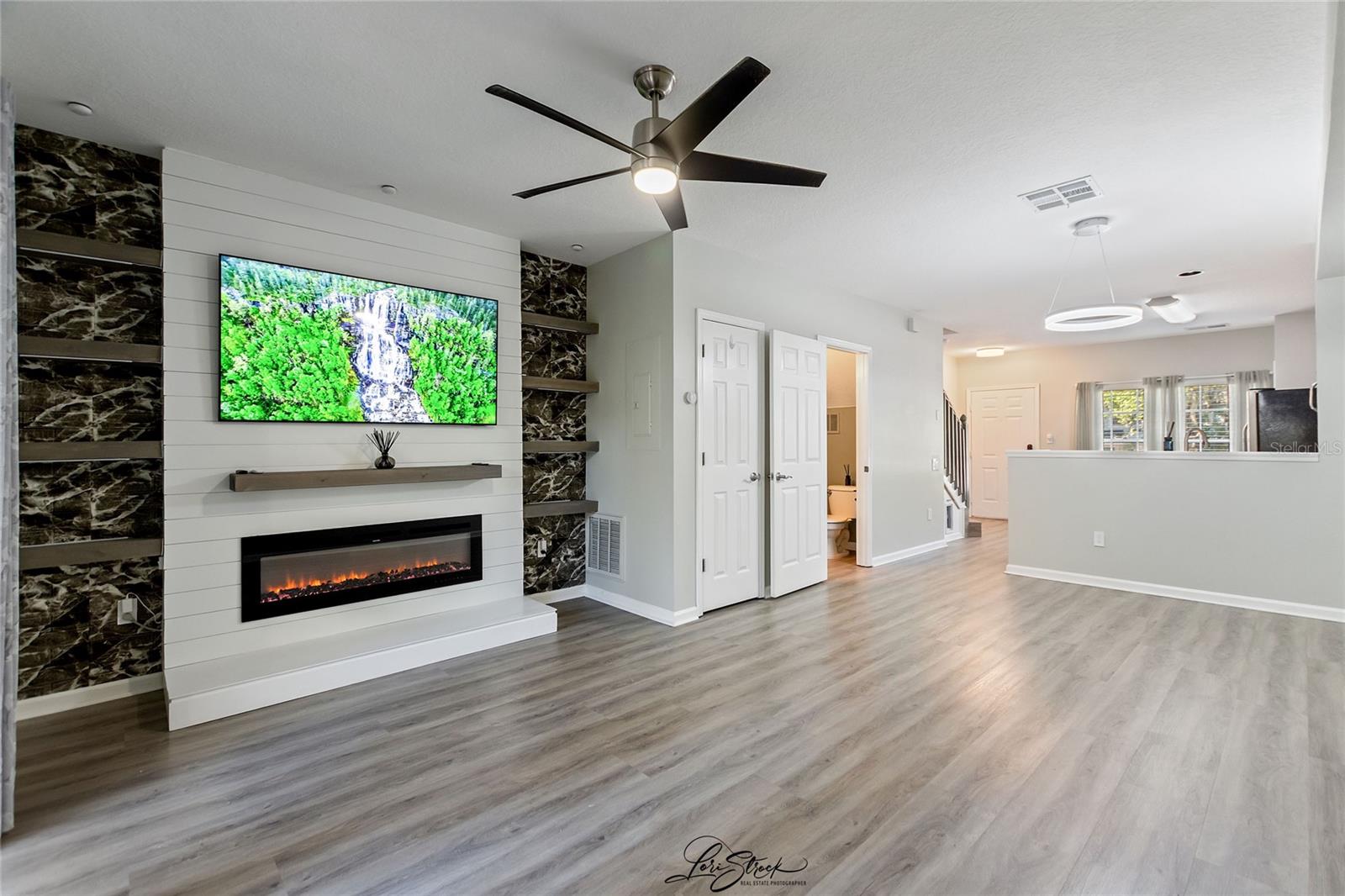 Image 23 of 31 For 1178 Vineland Pl  1178