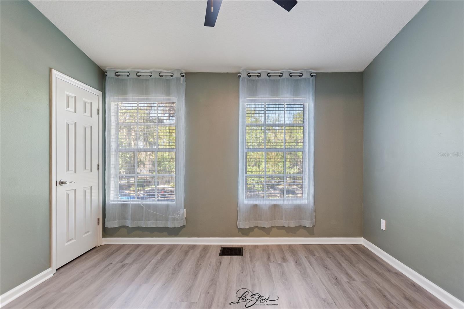 Image 26 of 31 For 1178 Vineland Pl  1178