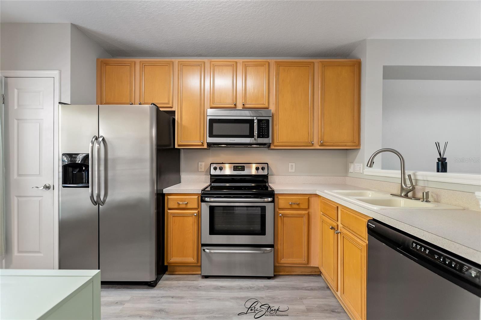 Image 27 of 31 For 1178 Vineland Pl  1178