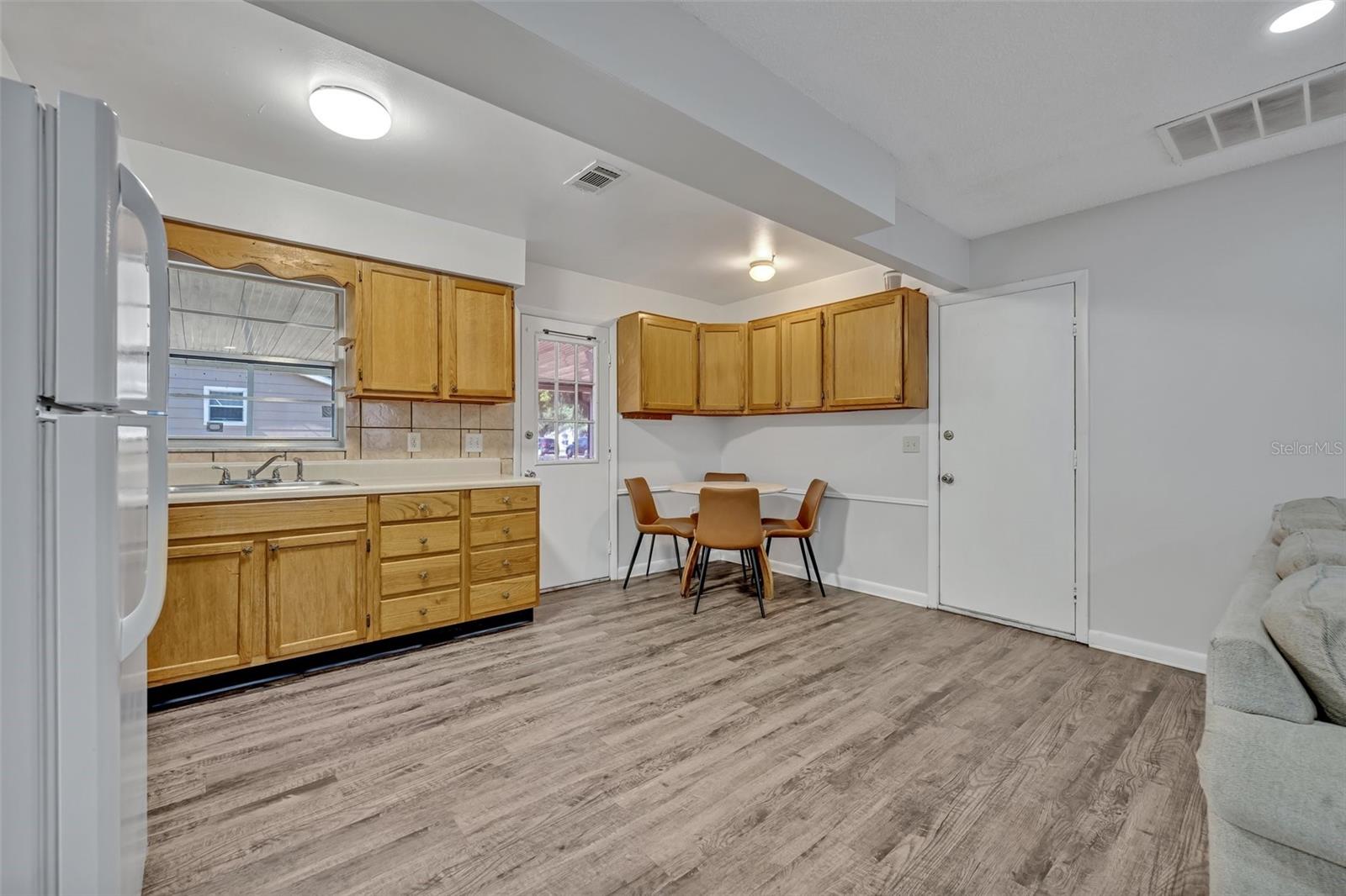 Image 12 of 60 For 706 15th Street