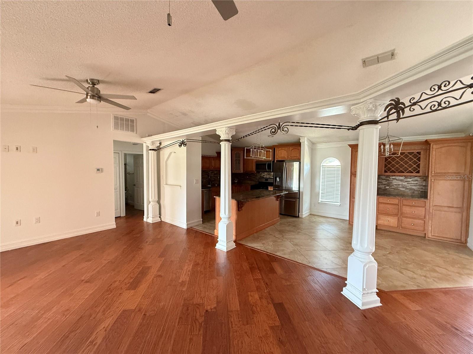 Image 7 of 19 For 3900 Oak Pointe Boulevard