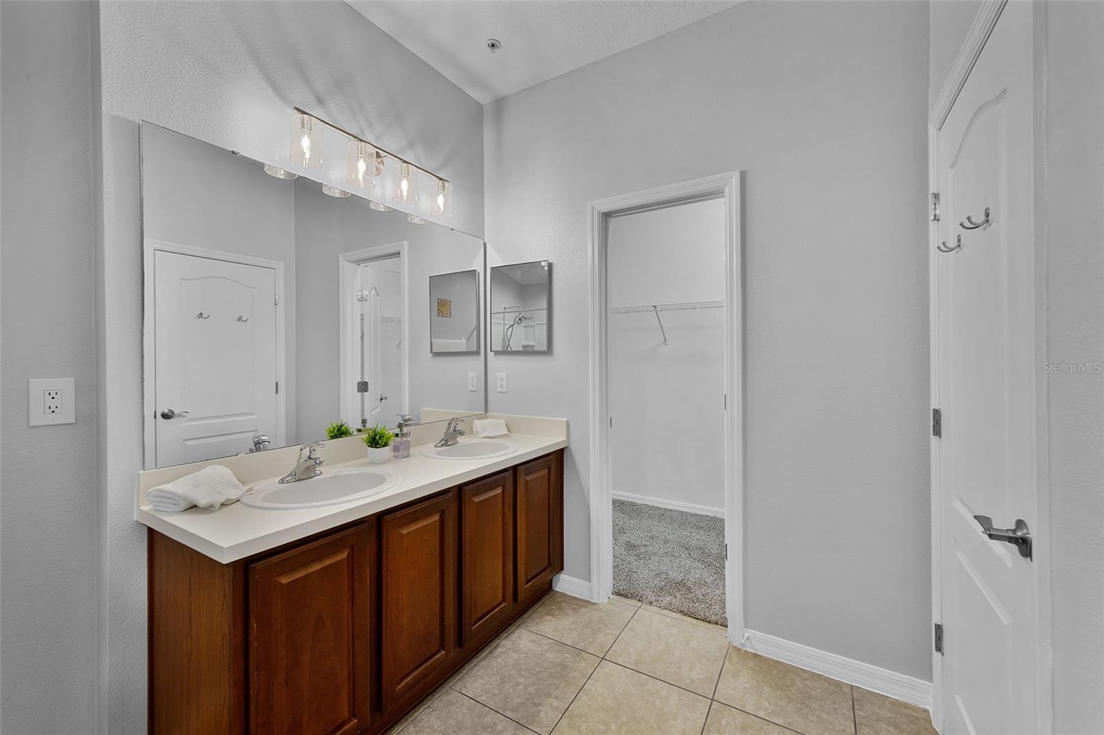 Image 18 of 29 For 1821 San Jacinto Circle