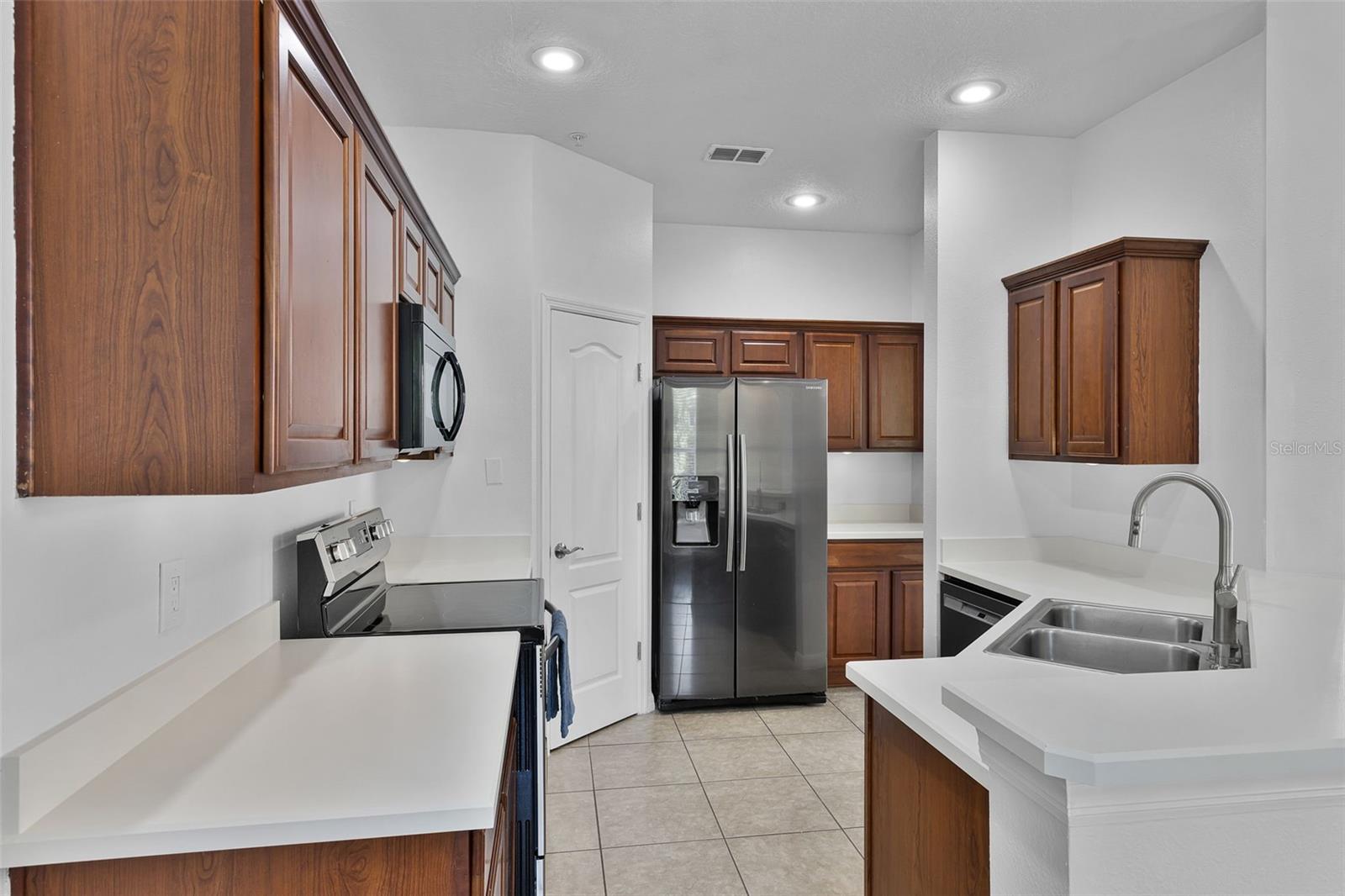Image 7 of 29 For 1821 San Jacinto Circle