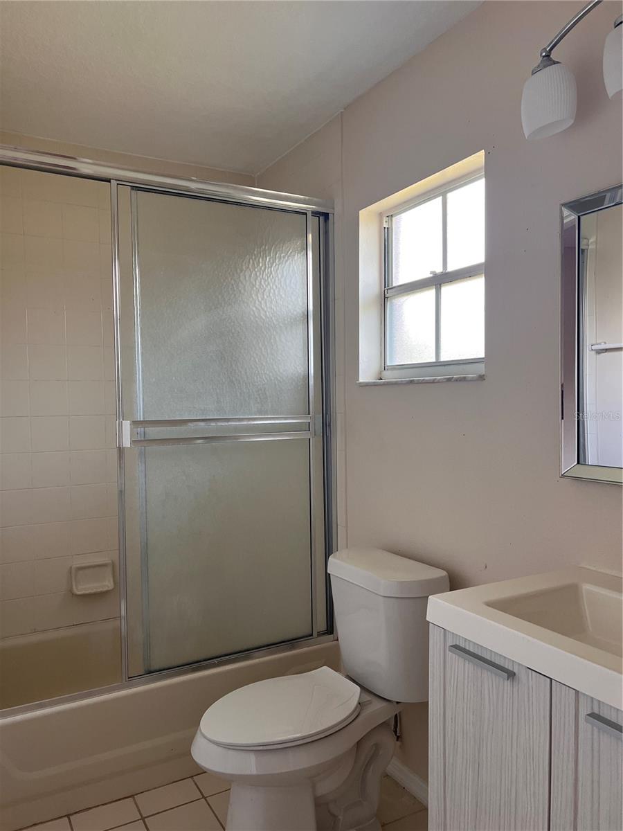 Image 10 of 16 For 3801 Oak Pointe Boulevard