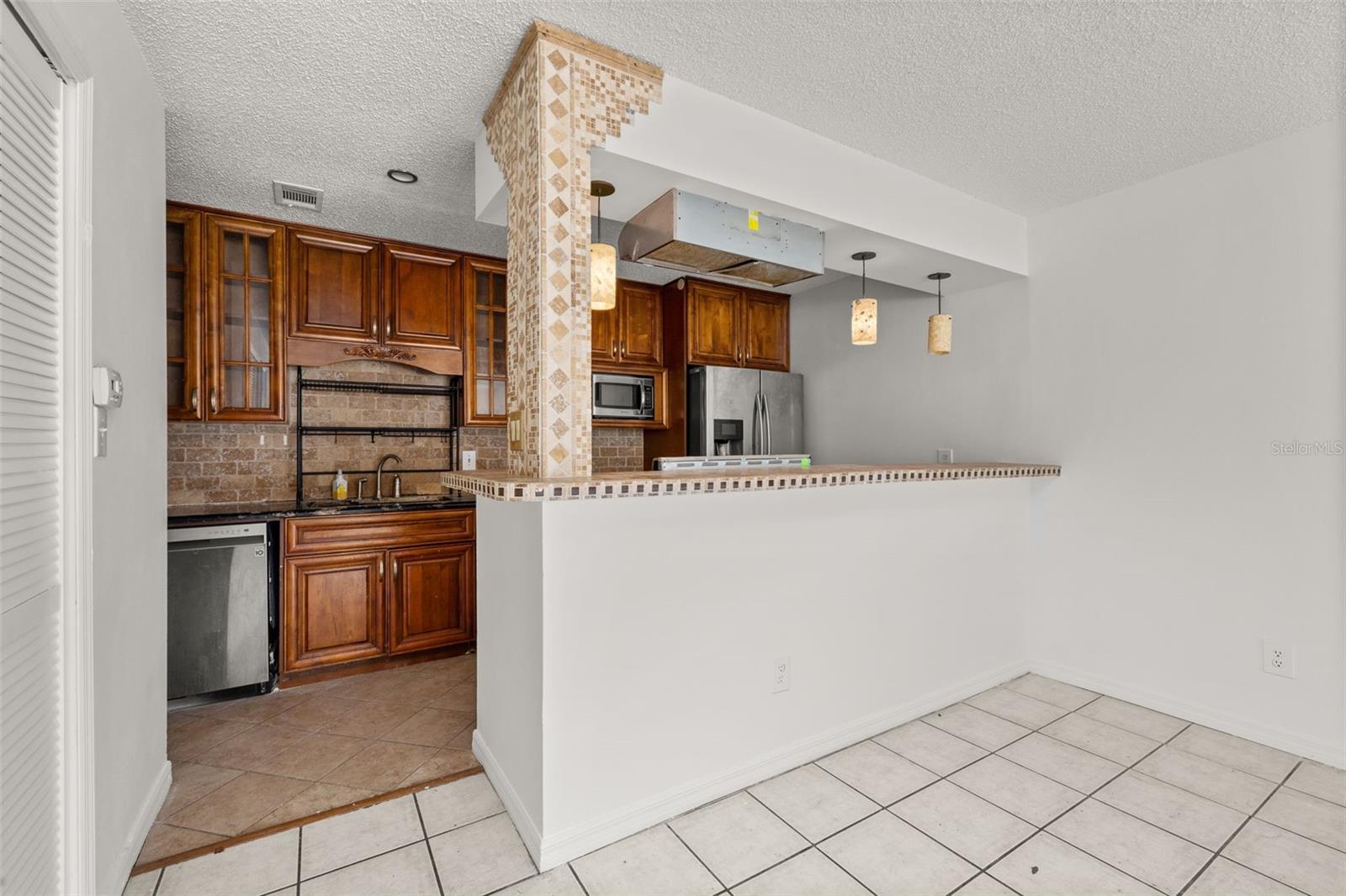 Image 10 of 33 For 522 Boxelder Avenue