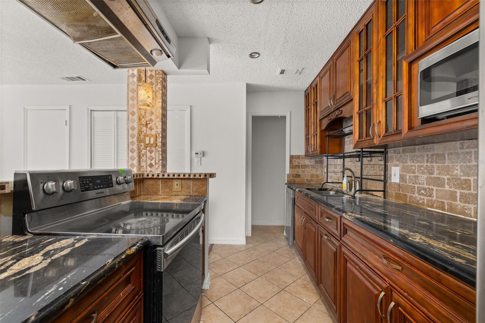 Image 13 of 33 For 522 Boxelder Avenue