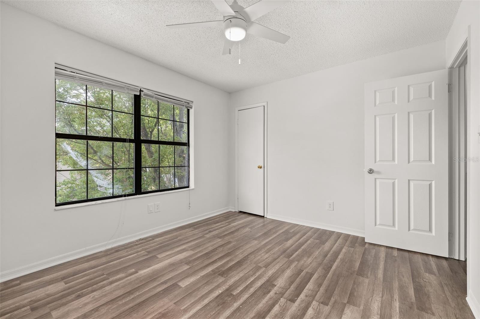 Image 20 of 33 For 522 Boxelder Avenue
