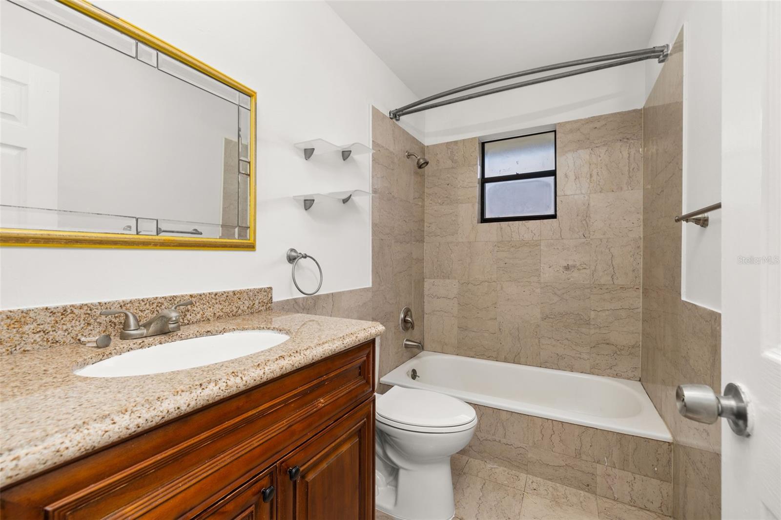 Image 22 of 33 For 522 Boxelder Avenue