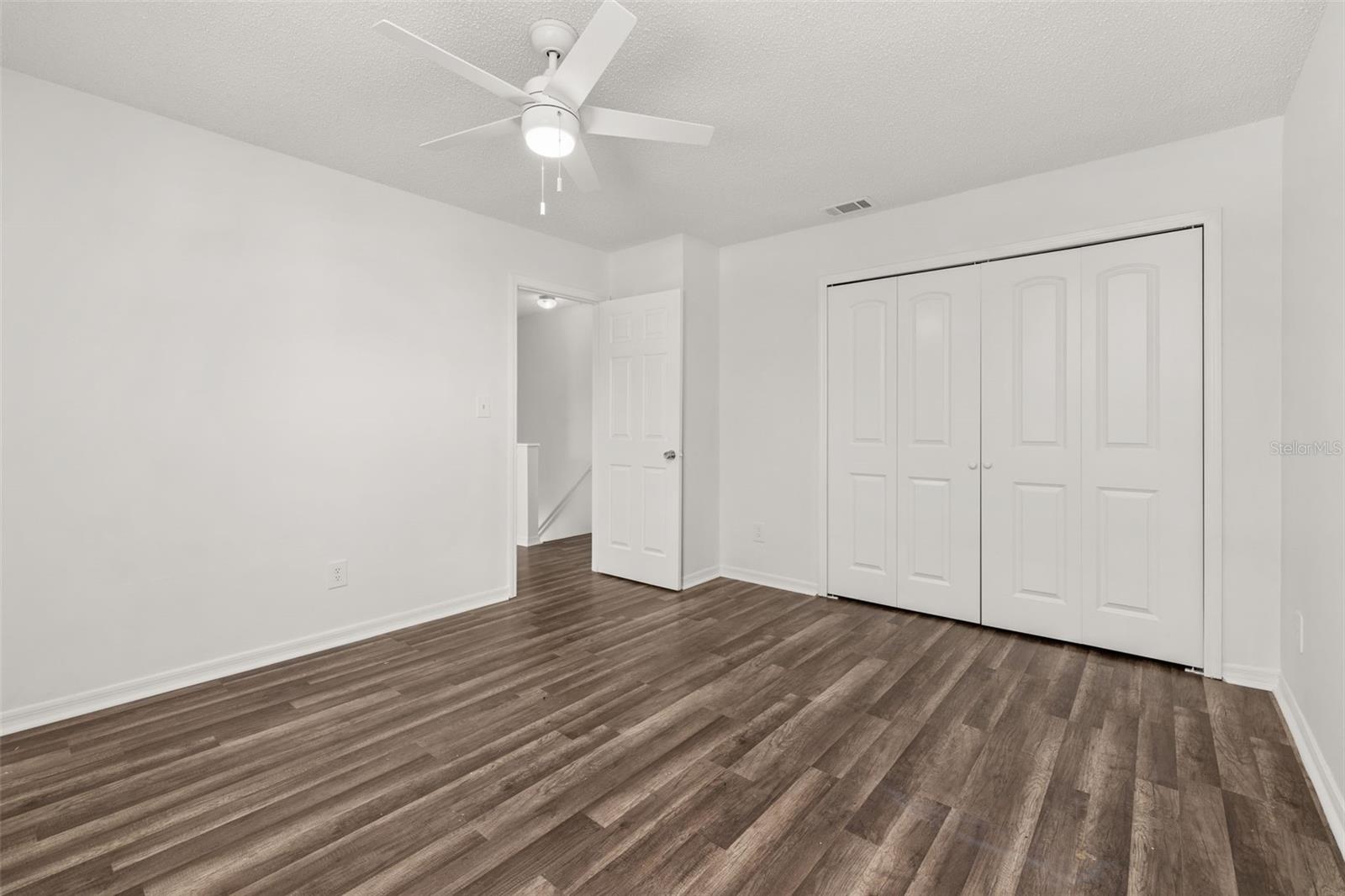 Image 25 of 33 For 522 Boxelder Avenue