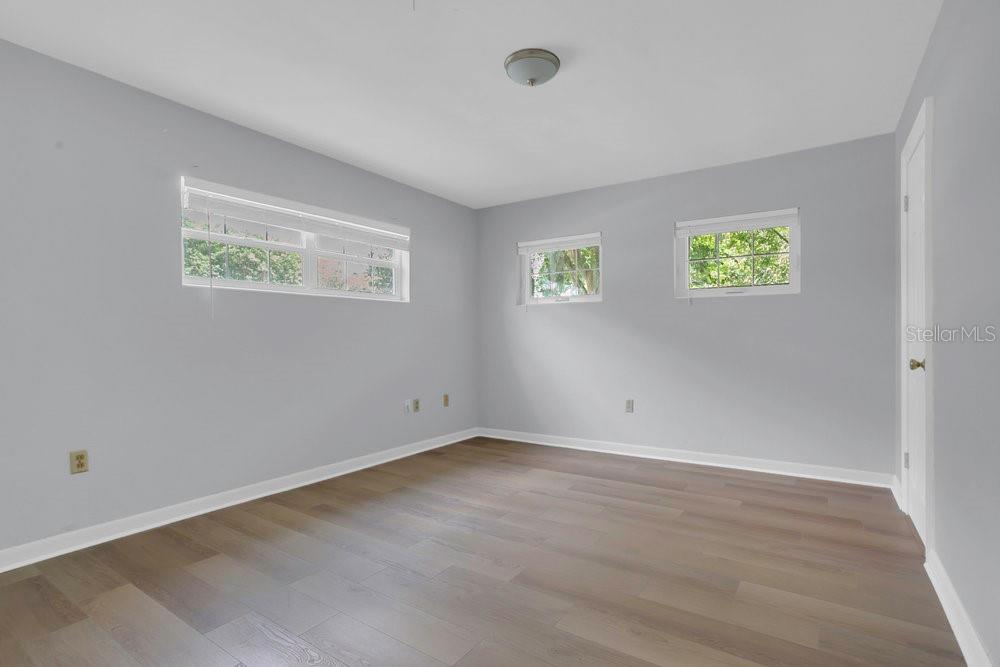 Image 17 of 35 For 3605 Pershing Avenue