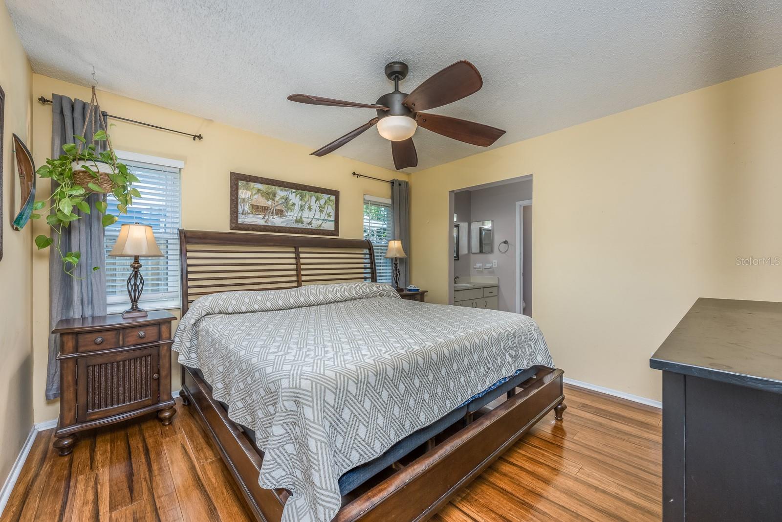 Image 11 of 26 For 208 Madeira Avenue