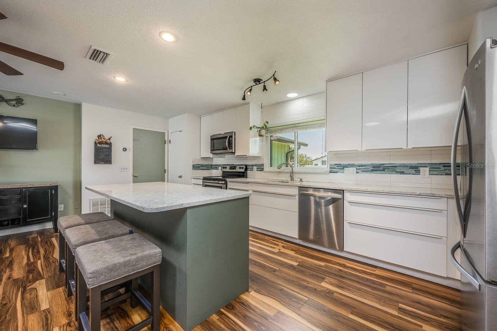 Image 5 of 26 For 208 Madeira Avenue