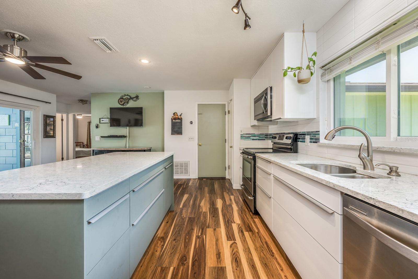 Image 6 of 26 For 208 Madeira Avenue