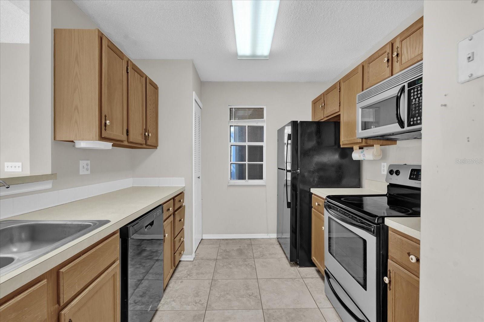 Image 6 of 22 For 948 Bird Bay Court 102