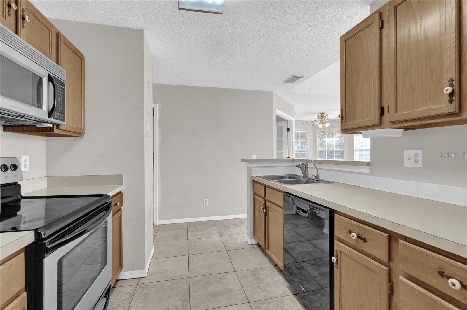 Image 7 of 22 For 948 Bird Bay Court 102