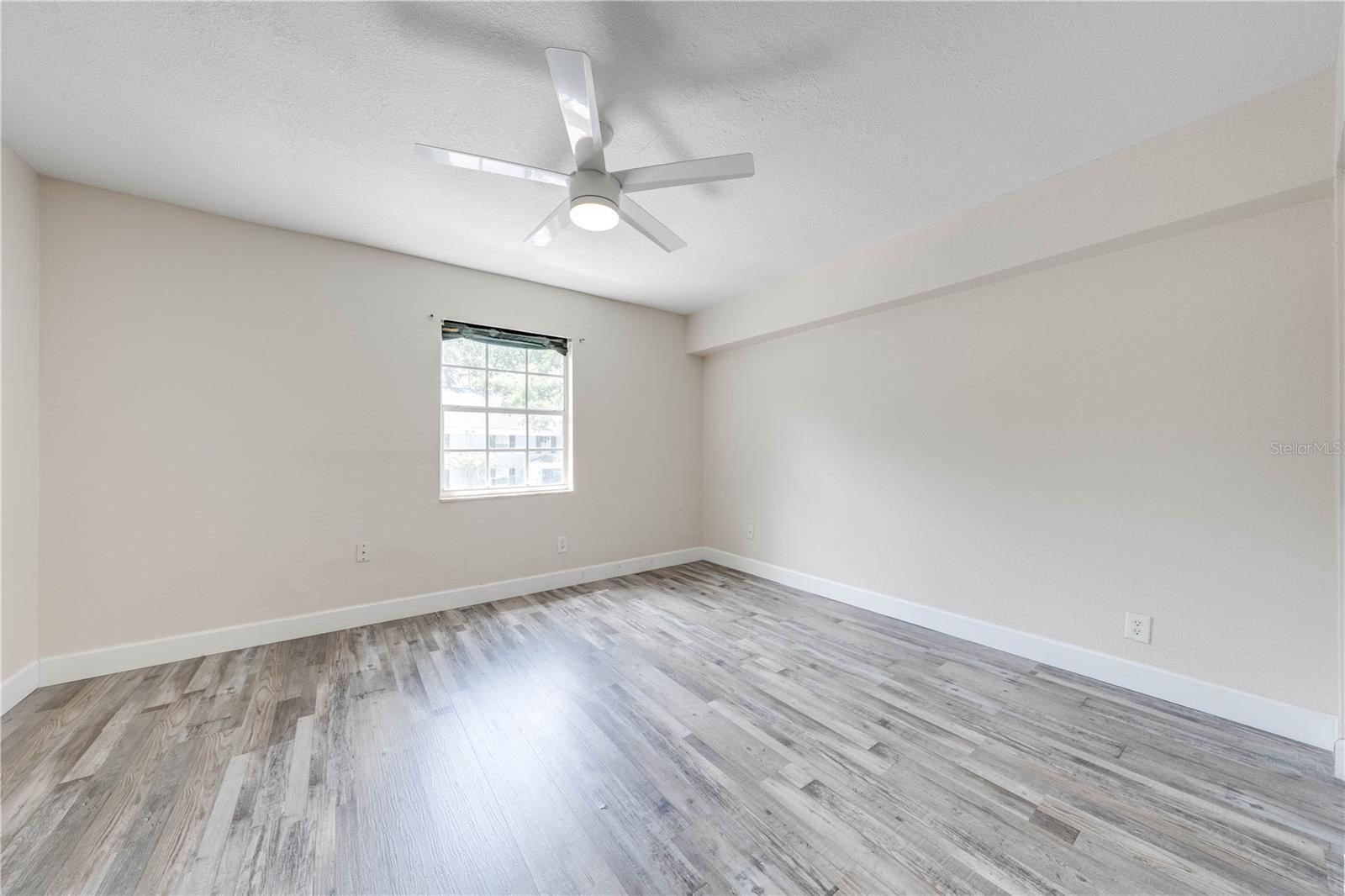 Image 12 of 43 For 130 Lewfield Circle 130