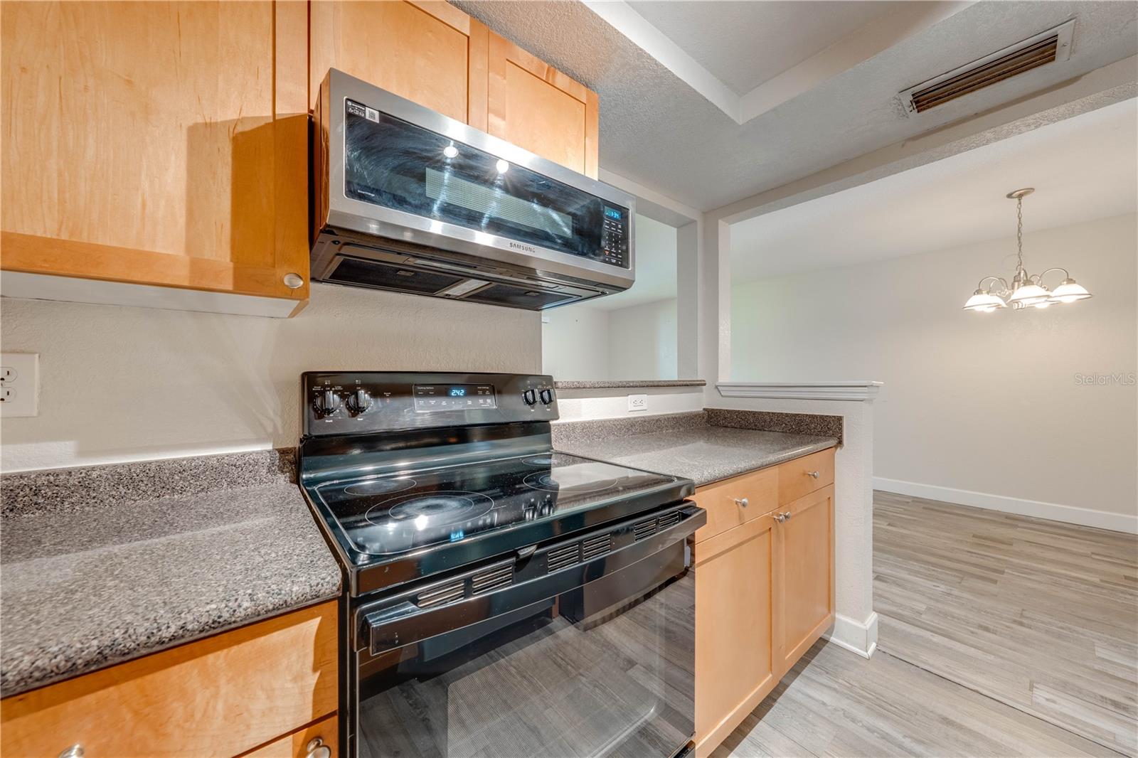 Image 22 of 43 For 130 Lewfield Circle 130