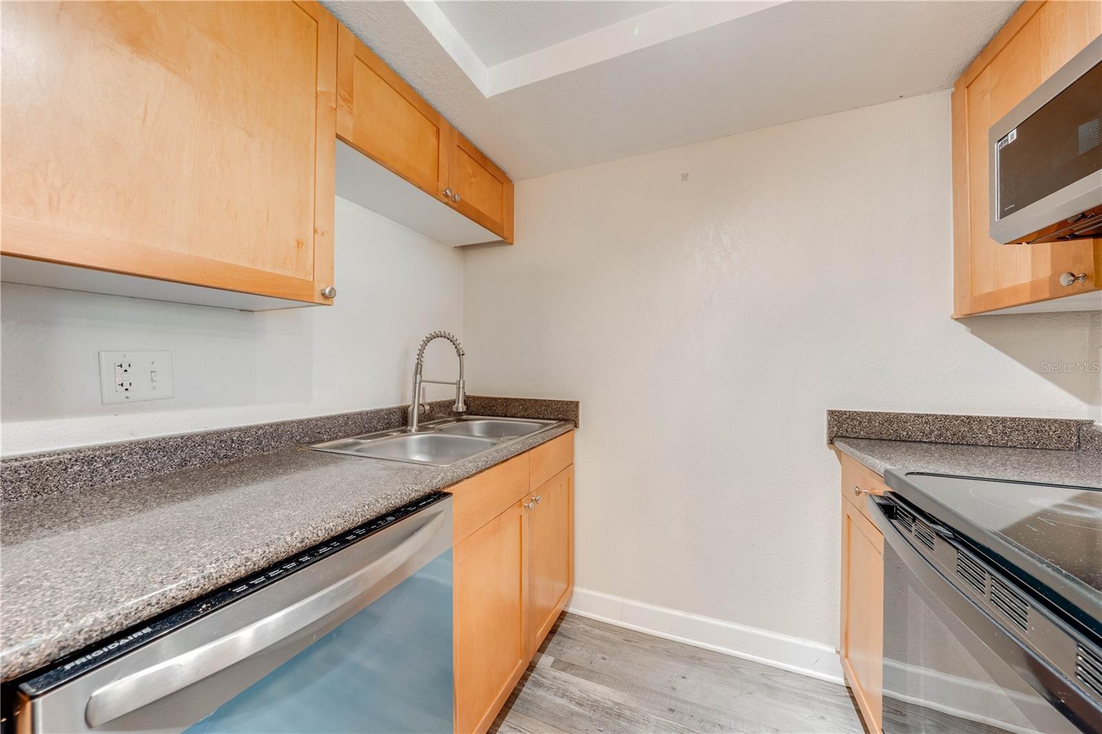 Image 23 of 43 For 130 Lewfield Circle 130