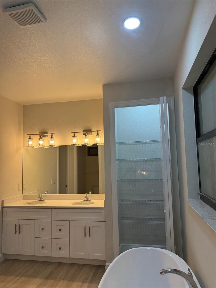 Image 19 of 32 For 20296 Rutherford Avenue