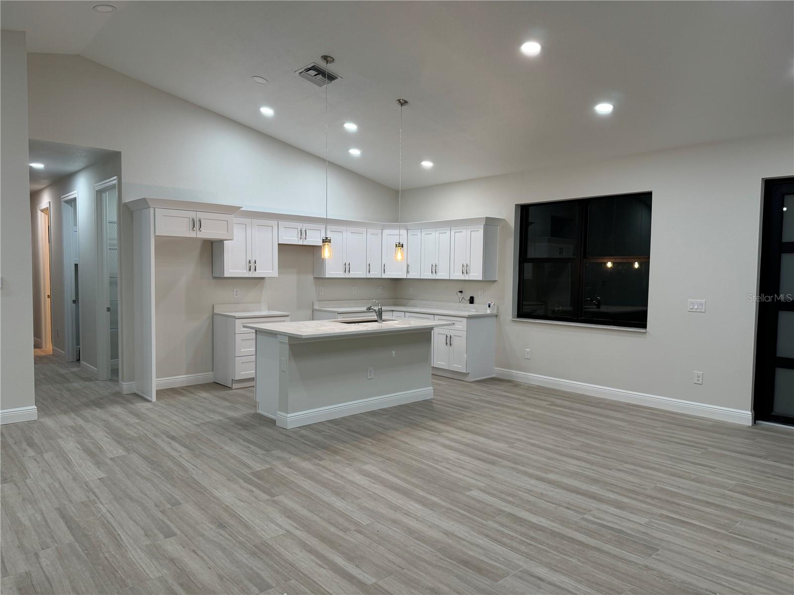 Image 5 of 32 For 20296 Rutherford Avenue