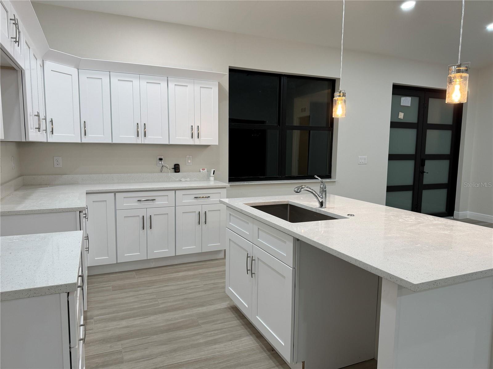 Image 7 of 32 For 20296 Rutherford Avenue