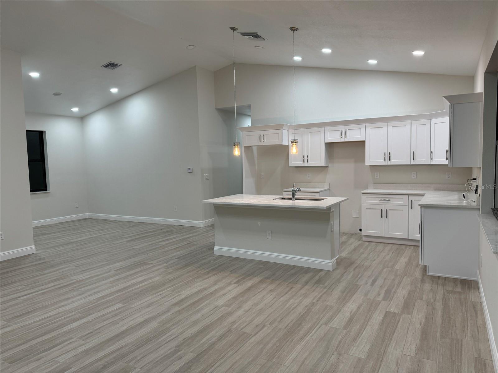 Image 8 of 32 For 20296 Rutherford Avenue