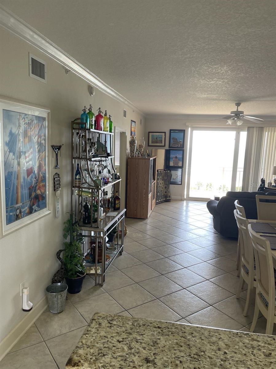 Image 4 of 14 For 80 Surfview Drive 609