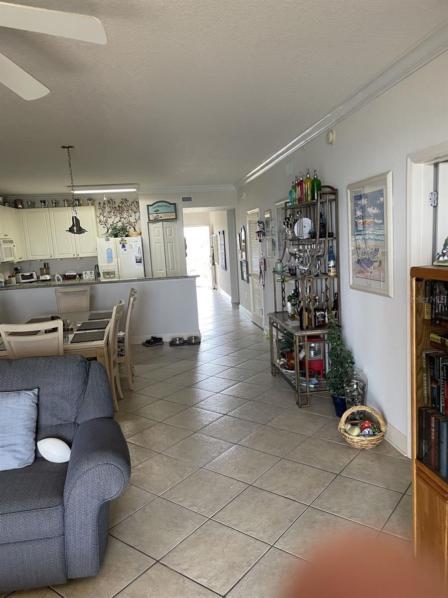 Image 5 of 14 For 80 Surfview Drive 609
