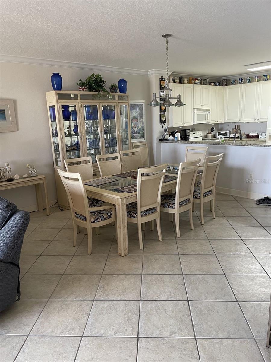 Image 8 of 14 For 80 Surfview Drive 609