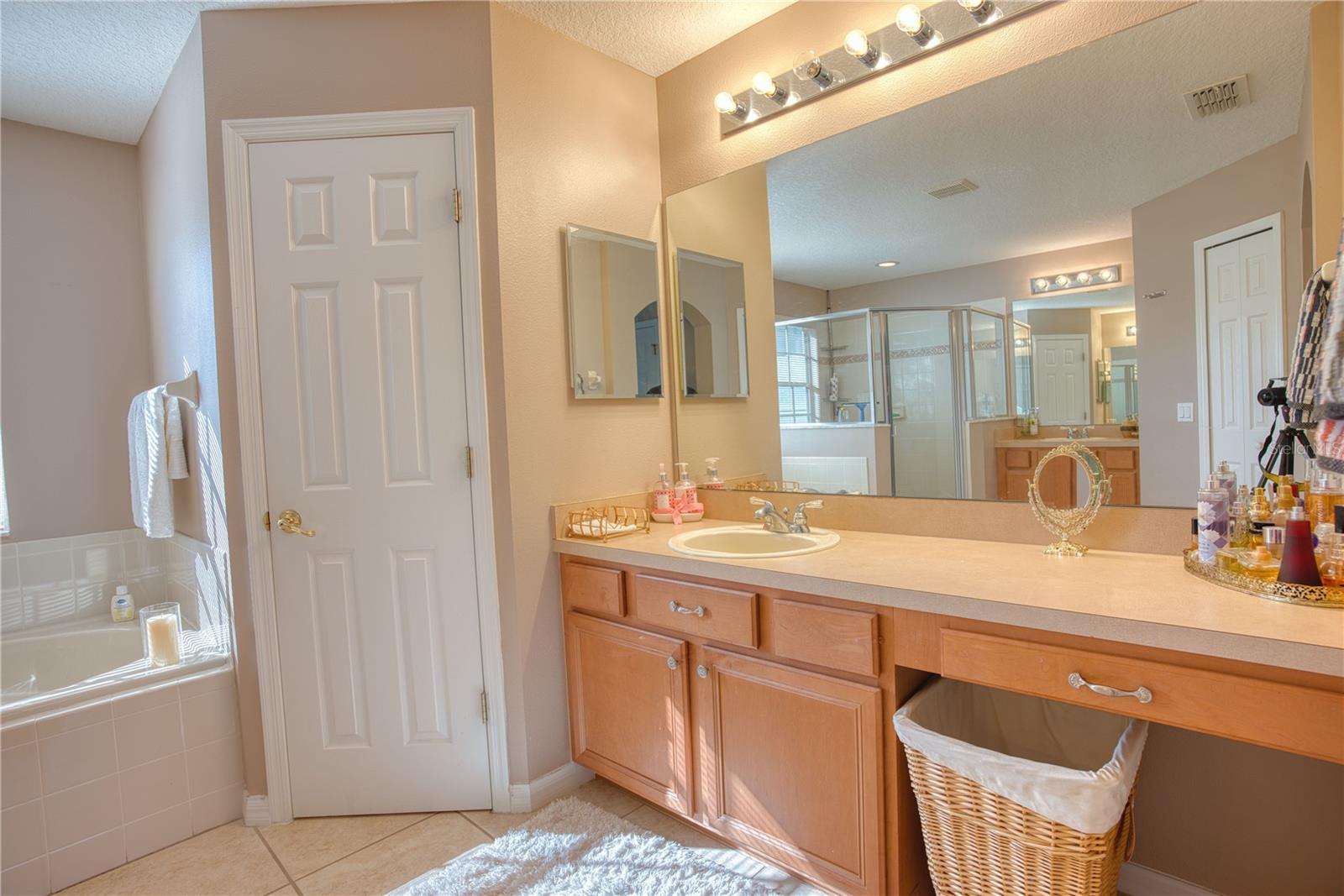 Image 17 of 28 For 2409 Greenwillow Drive