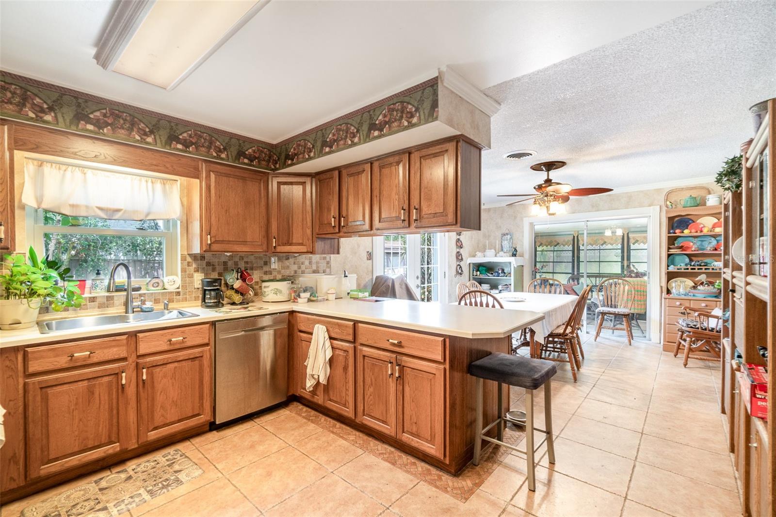 Image 13 of 30 For 5001 Tangerine Avenue