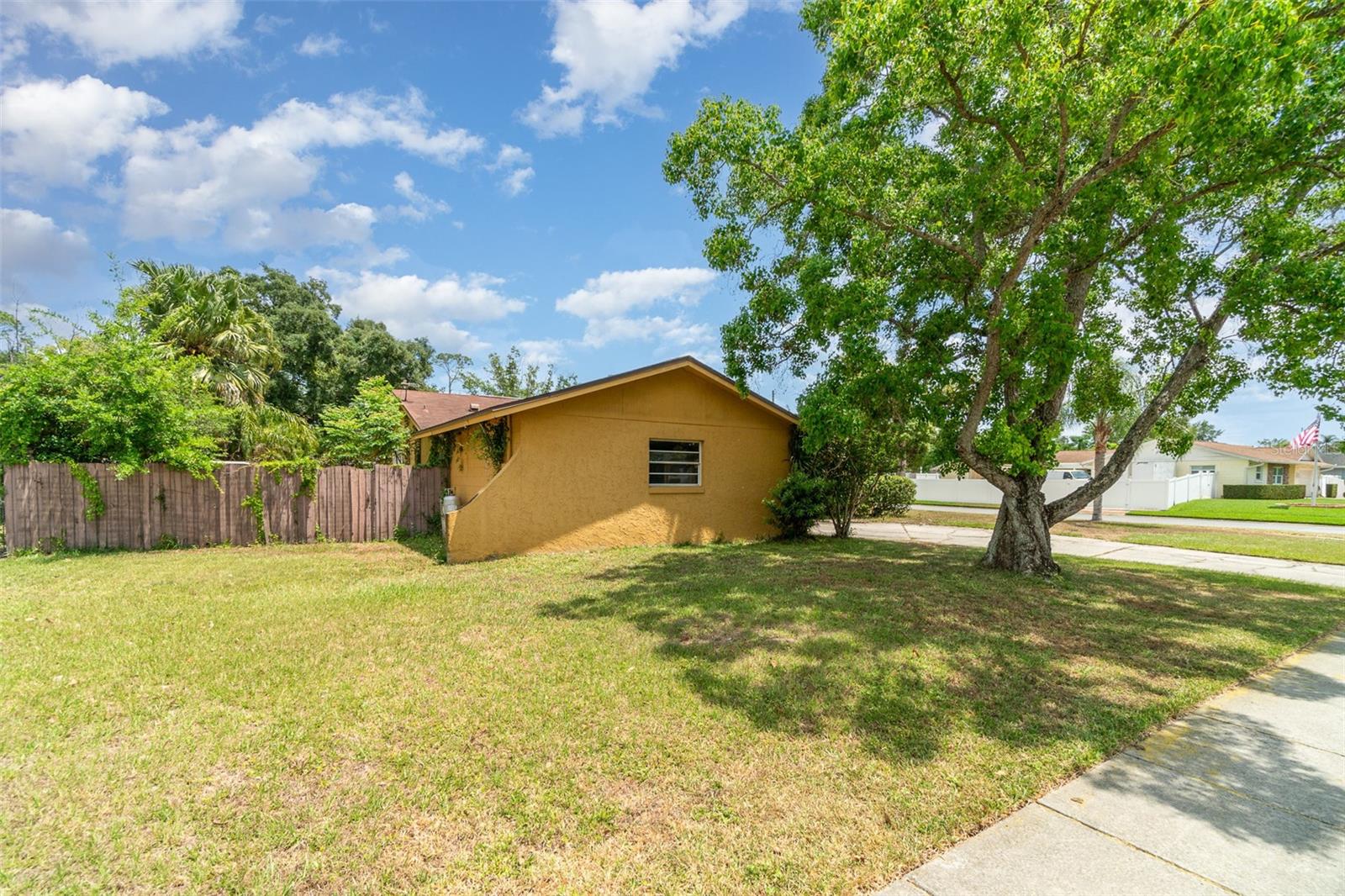 Image 2 of 30 For 5001 Tangerine Avenue