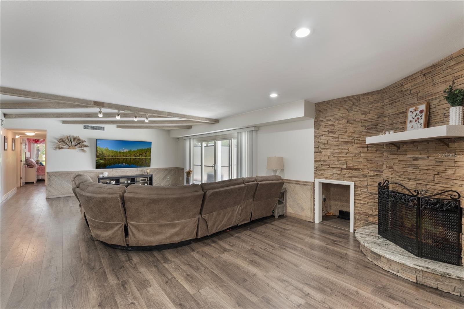 Image 11 of 49 For 202 Sweetwater Club Boulevard