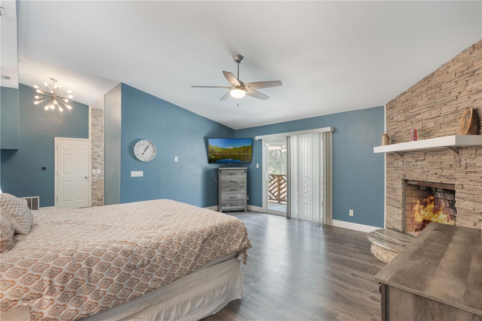 Image 24 of 49 For 202 Sweetwater Club Boulevard