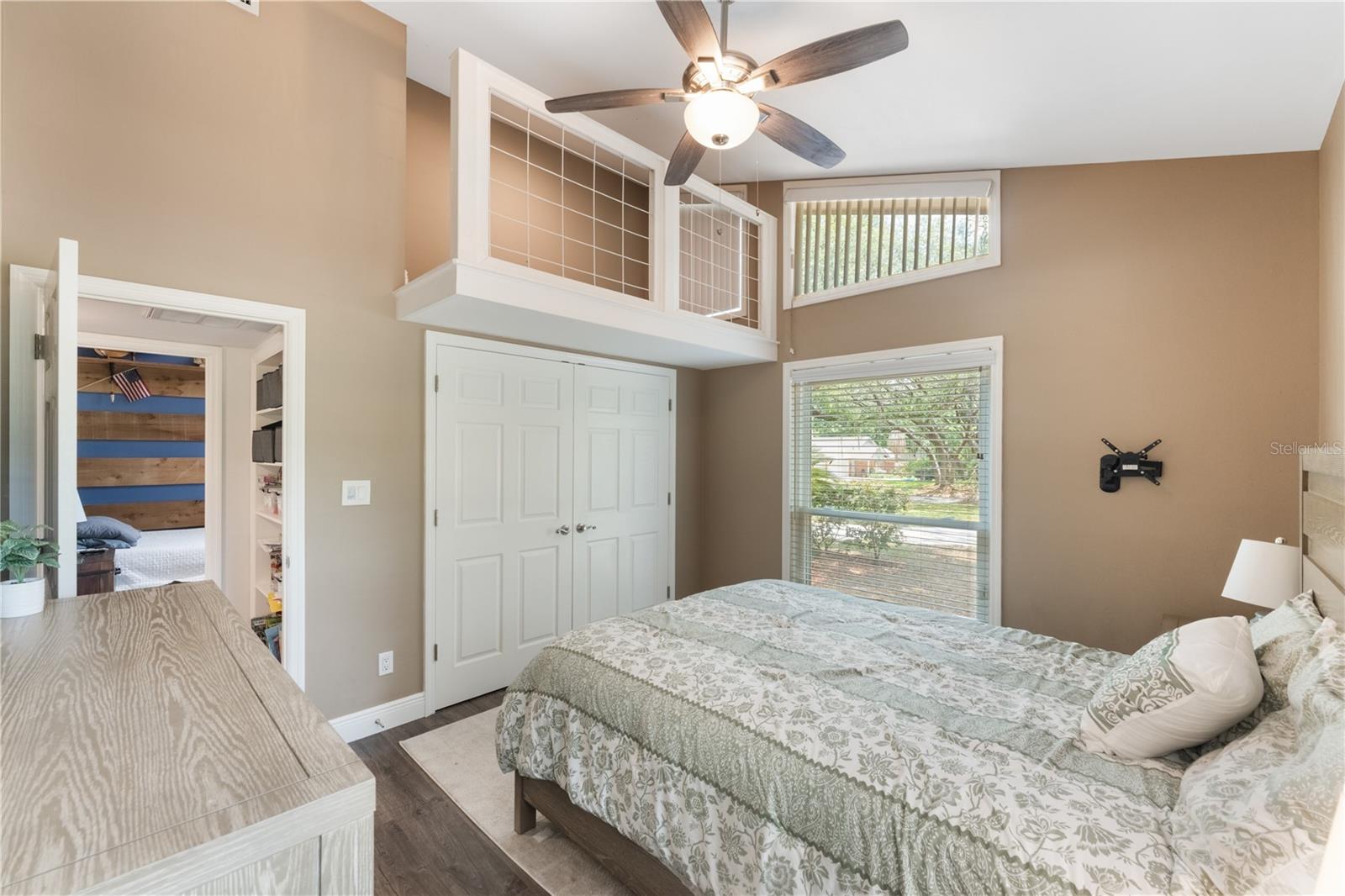 Image 33 of 49 For 202 Sweetwater Club Boulevard