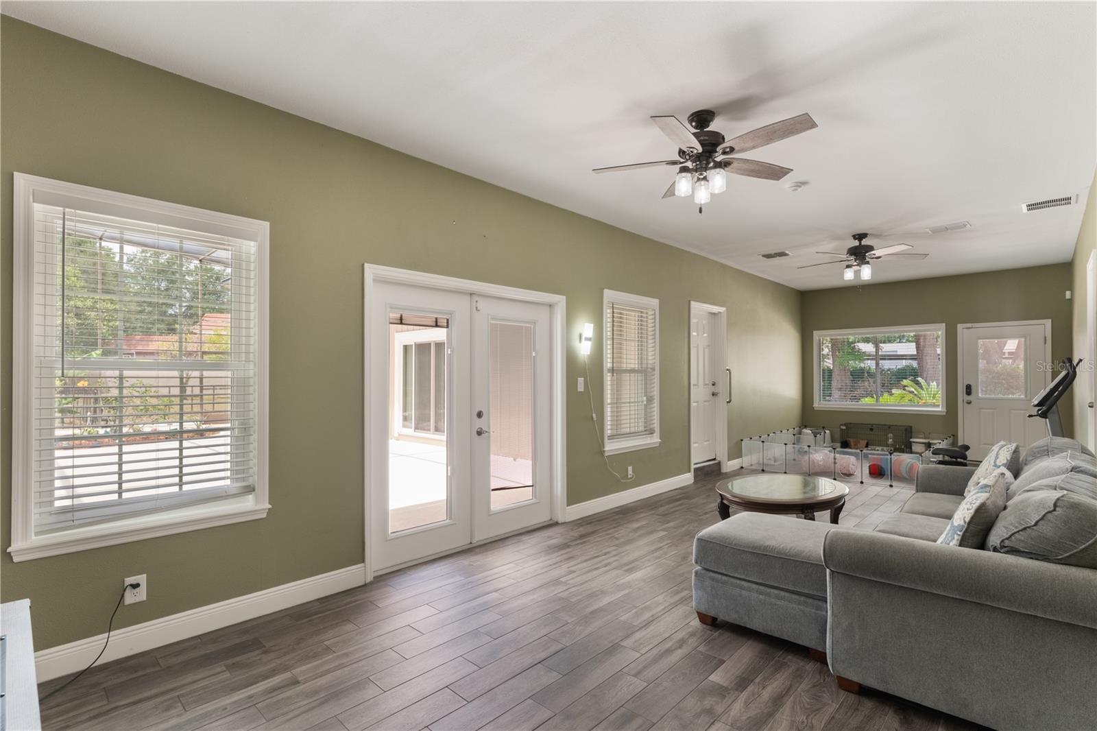 Image 37 of 49 For 202 Sweetwater Club Boulevard