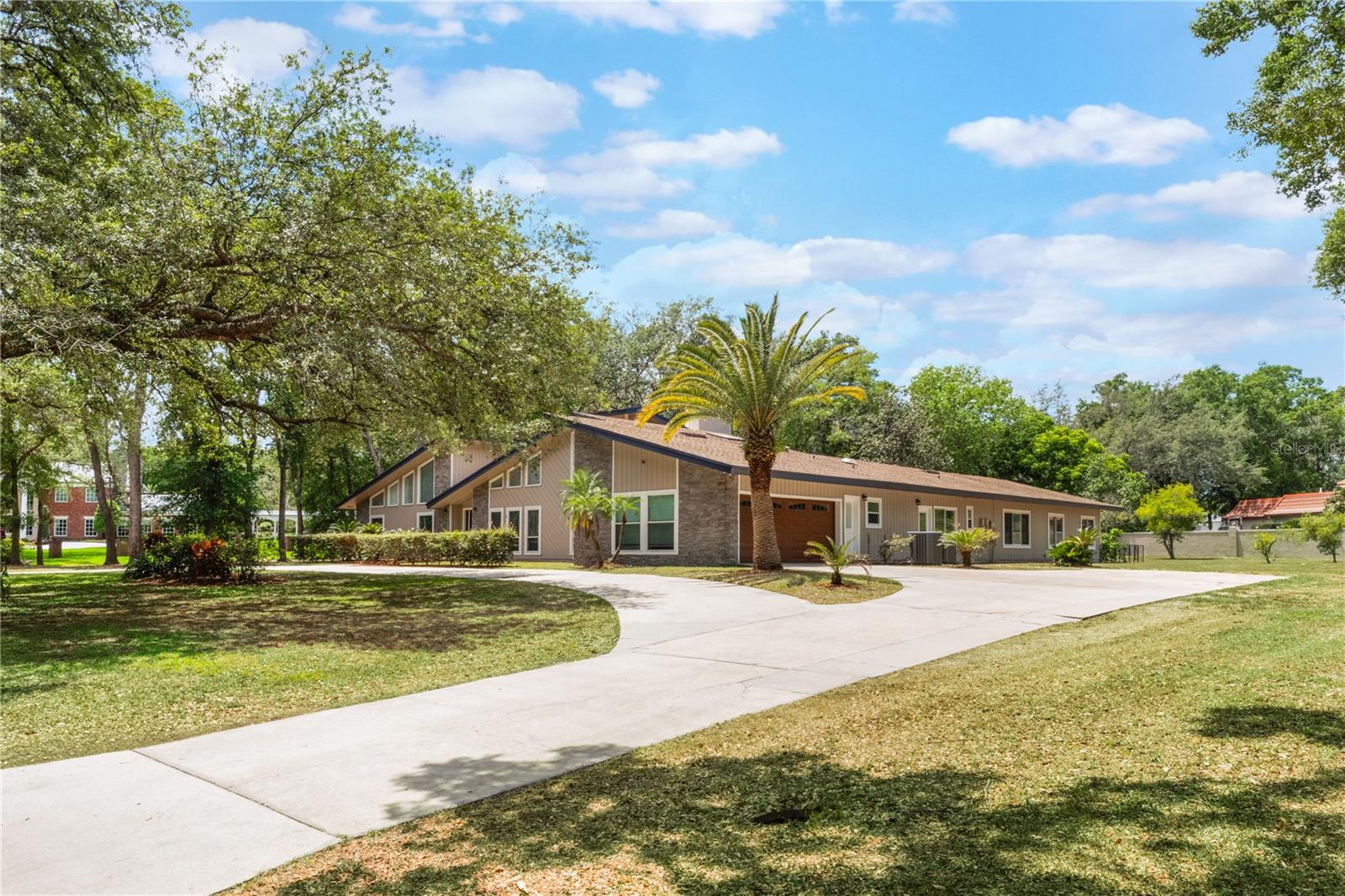 Image 4 of 49 For 202 Sweetwater Club Boulevard