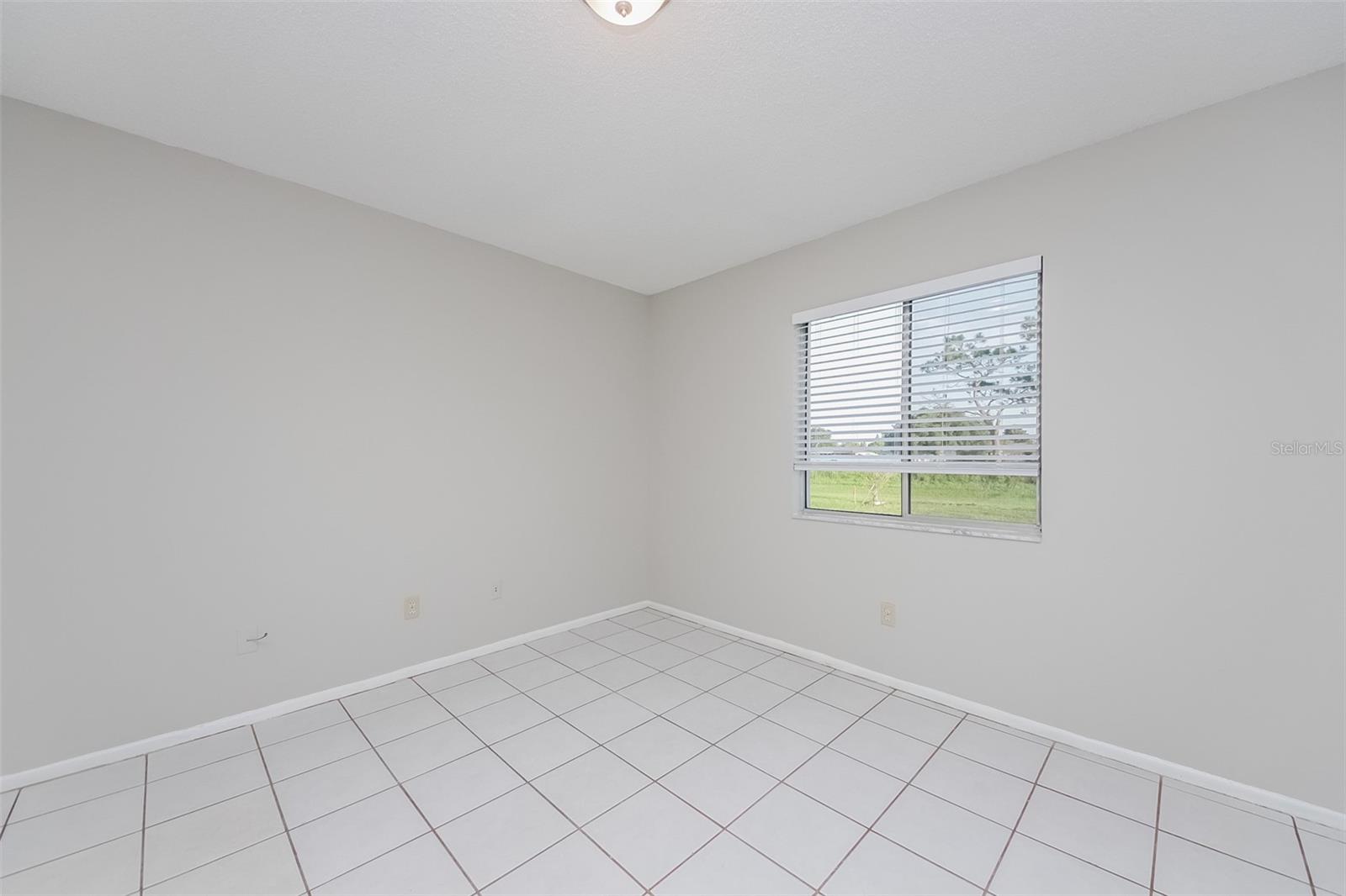 Image 12 of 16 For 638 Iowa Woods Circle E